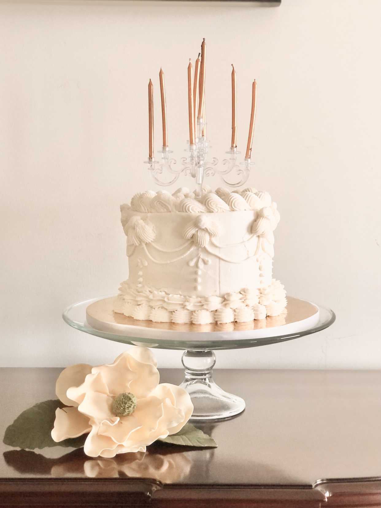 White Vintage Cake