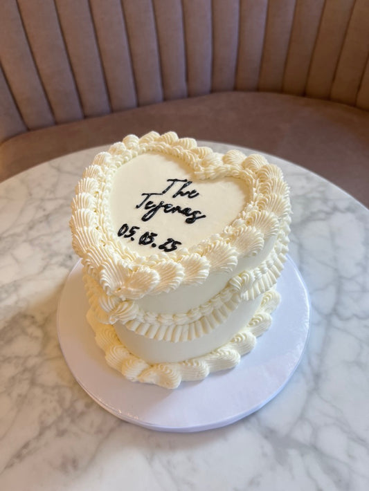 White Vintage Cake